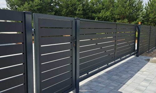 Skardos lentelės 120x30mm, tarpas tarp lentelių 1,5cm, MAT RAL 7016